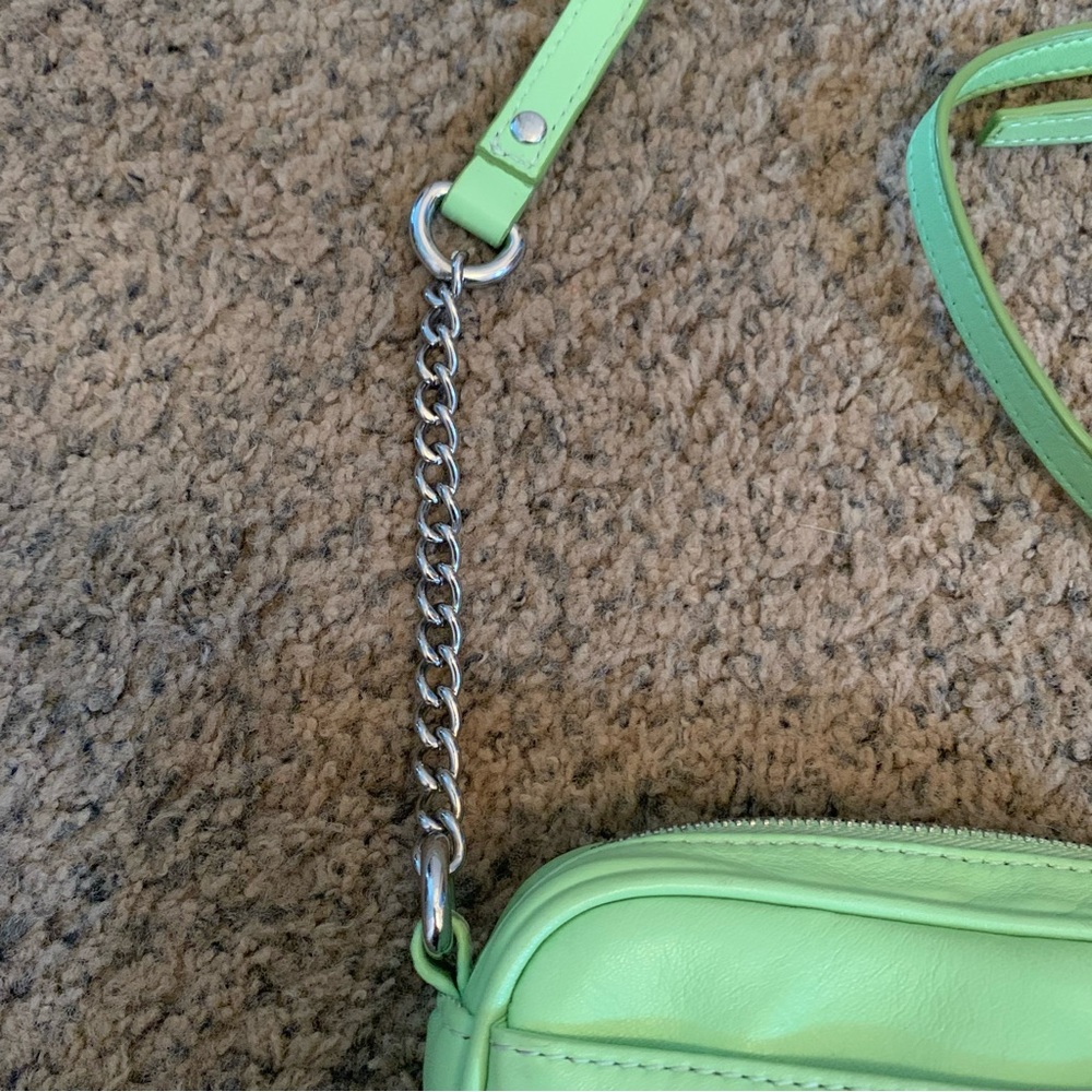 Kenneth Cole adjustable lime green crossbody bag - Picture 4 of 10